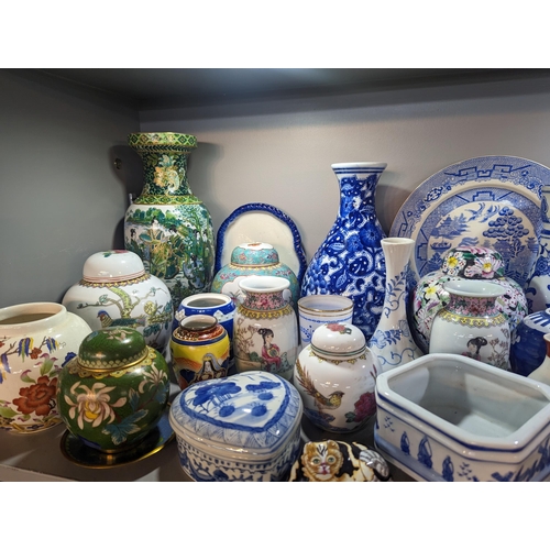 280 - A group of ceramics to include mid 20th Century and later Chinese examples, ginger jars and others, ... 