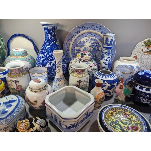 280 - A group of ceramics to include mid 20th Century and later Chinese examples, ginger jars and others, ... 