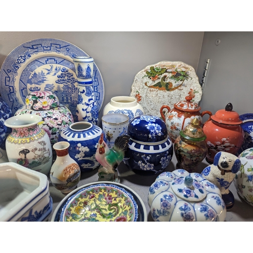 280 - A group of ceramics to include mid 20th Century and later Chinese examples, ginger jars and others, ... 