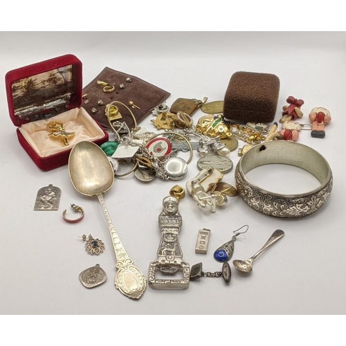 31 - Mixed silver and white metal to include a silver tea spoon, a bottle opener stamped 925 and others 1... 