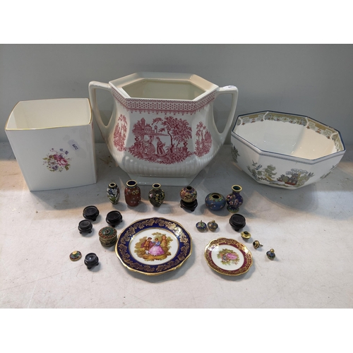 405 - A mixed lot to include cloisonne vases, Wedgwood bowl and other items
Location:RAM