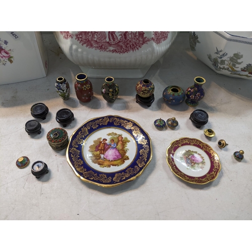 405 - A mixed lot to include cloisonne vases, Wedgwood bowl and other items
Location:RAM