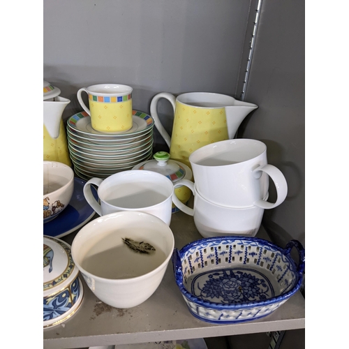 85 - A mixed lot of ceramics and ornaments to include Villeroy and Boch Twist Alea Limone pattern coffee ... 