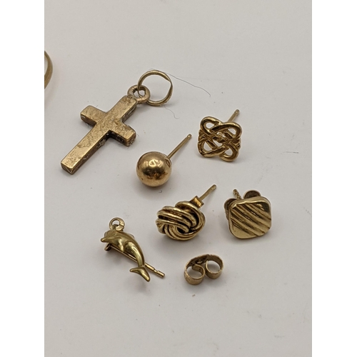 47 - Mixed gold and yellow metal to include a 9ct gold ring, a 9ct cross pendant and others, total weight... 