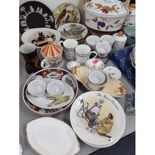 233 - Mixed late 20th century tableware and household items to include a Wedgwood bone china dressing tabl... 