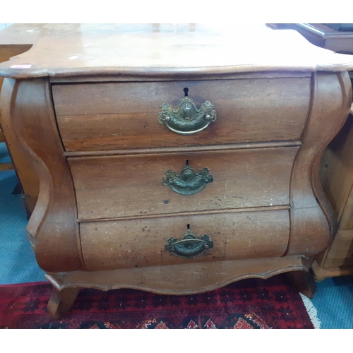 280 - A late 19th/early 20th century oak 'bombe' chest, 79cm h x 80cm w x 42cm d
Location: RAF