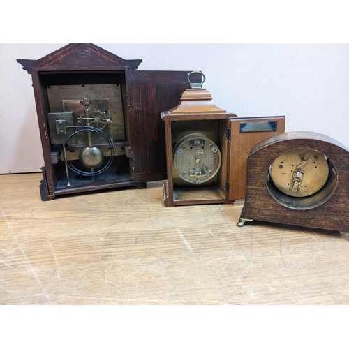 392 - An early 20th Century walnut cased mantle clock, an early 20th Century oak cased example and a Rothe... 