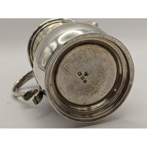 68 - An early 20th century silver cream jug, hallmarked London 1903 84.9.g, Location :TABLE