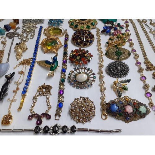 361 - A quantity of vintage paste and enamelled brooches and mixed costume jewellery. Location:R2.4