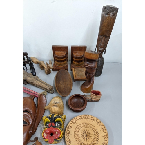 172 - Mixed treen items to include carved wooden masks, carved wooden fish, together with carved animals a... 