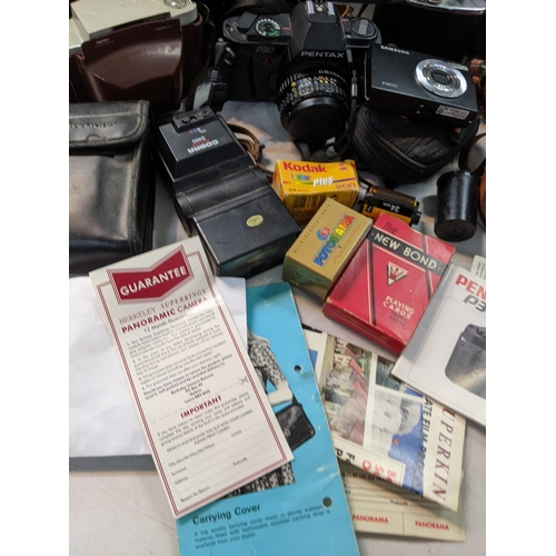 178 - A mixed lot of photography items to include a Pentax P30, together with a Kodak Bantam Colorsnaps ca... 