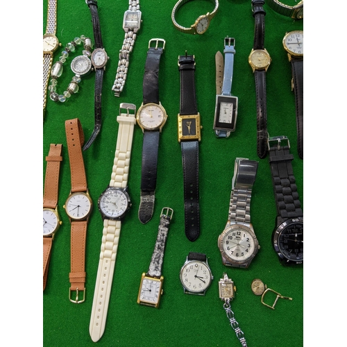 229 - A quantity of mainly quartz and fashion watches to include Slazender, Clifford James, Avia, Citron, ... 