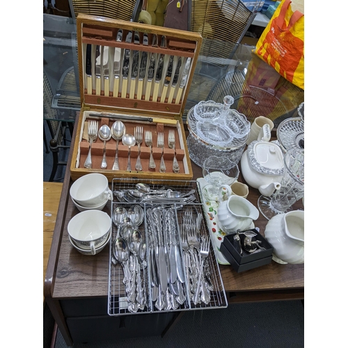 263 - A mixed lot to include a canteen of cutlery, Wade pigs, cut glass and other items, Location:LAB