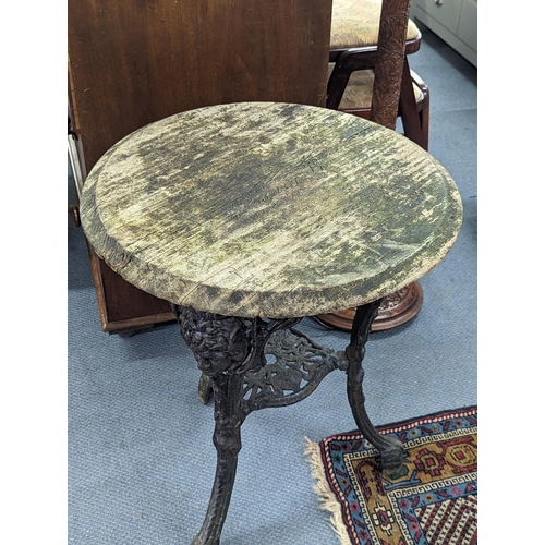 286 - A Victorian cast iron circular pub table base having circular top, A/F, 70cm, Location:RAB