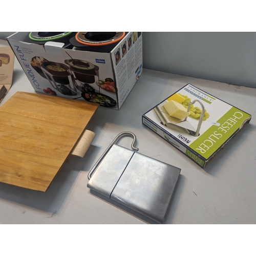 316 - Cheese related items to include a boxed Stockill fondue set, fromage set, cheese slice and band, Loc... 