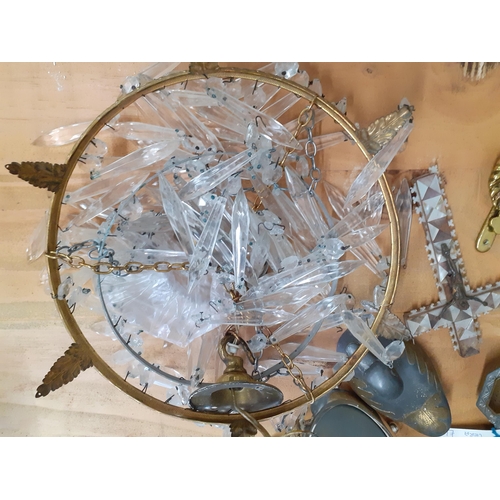 354 - Mixed metalware to include a contemporary wire frame starburst wall clock, three brass door knockers... 