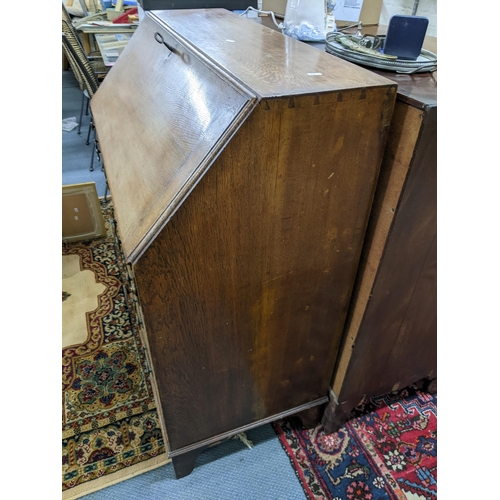 120 - A Georgian oak bureau having a fall flap above four long graduated drawers, 106cm h x 95.5cm w
Locat... 