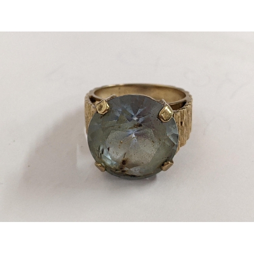 186 - A 9ct gold ring having a faceted blue coloured stone in a claw setting, 8g
Location:CAB2