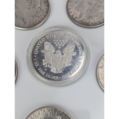 23 - United States of America - 1880 and 1921 'Morgan' Dollar along with 1922, 1925 and 1926 'Peace' doll... 