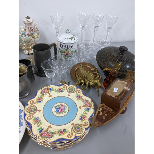 253 - A mixed lot to include a pair of Italian vases, pewter tankards, Murano rabbit and other items
Locat... 