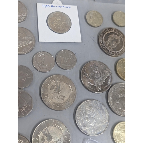 67 - Mixed coins to include a collection of £1 coins, commemorative crown/£5 coins, 50p and 10ps along wi... 