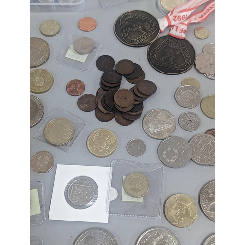 67 - Mixed coins to include a collection of £1 coins, commemorative crown/£5 coins, 50p and 10ps along wi... 