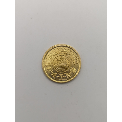 77 - A jewellers restrike 'Commercial Copy' of a Saudi Arabian one Gunagh, testing as 22ct gold, 8.1g Loc... 