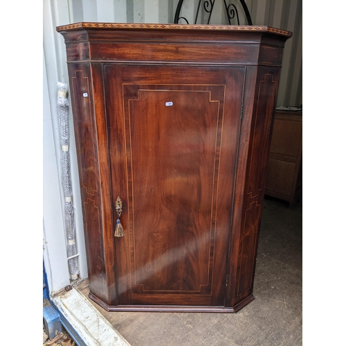 199 - A Georgian mahogany wall hanging corner cabinet, having boxwood inlaid and single cupboard door, 121... 