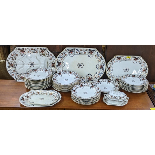 255 - A mixed lot to include late 19th/early 20th century Daventry part dinner service, a late 19th centur... 