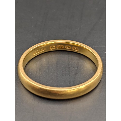 17 - A 22ct gold wedding ring 4.1g Location: CAB1