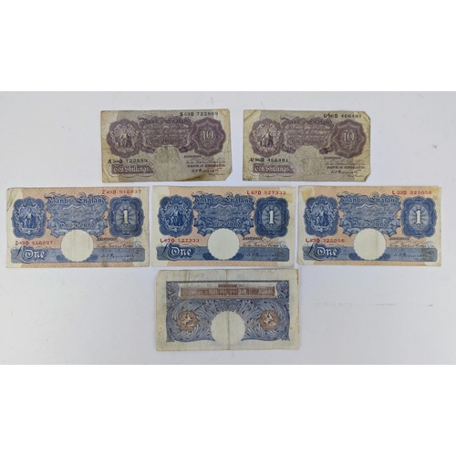 321 - United Kingdom - Banknotes, Wartime Mauve Ten Shilling S53D and U96D, along with four blue One Pound... 