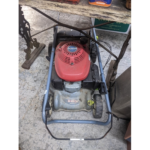 211 - A Honda Easystart 45hp high performance lawn mower A/F with lawn cutting box
Location:G