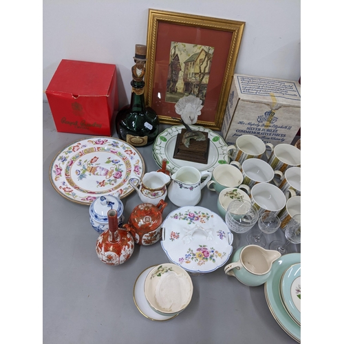 257 - A mixed lot to include Japanese Kutani, Royal Doulton Worcester collectors plate, boxed set of glass... 