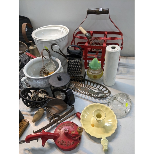 273 - A mixed lot to include a 'Nutbrown' rolling pin, jelly mould, Spong & Co bean slicer, Edwardian buck... 