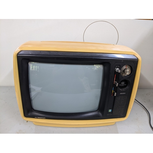 34 - A vintage Teleton C14BS portable television Location:A4F