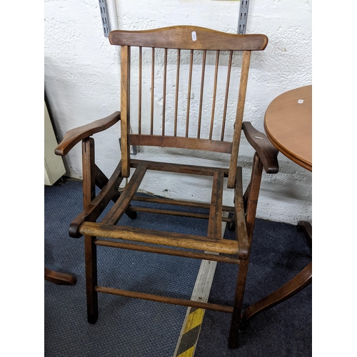 344 - An early 19th century mahogany occasional table having a turned column and on splayed legs, 69cm h x... 