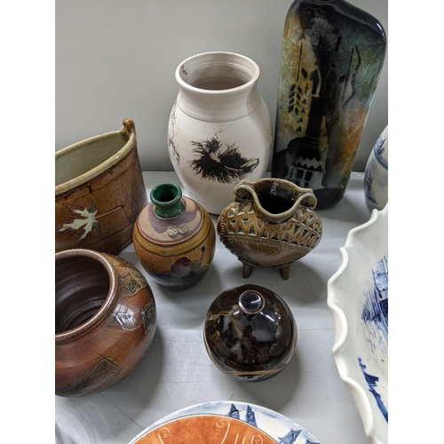 225 - A mixed lot of pottery to include a blue and white Rye bowl, Rye vases, together with mixed studio p... 