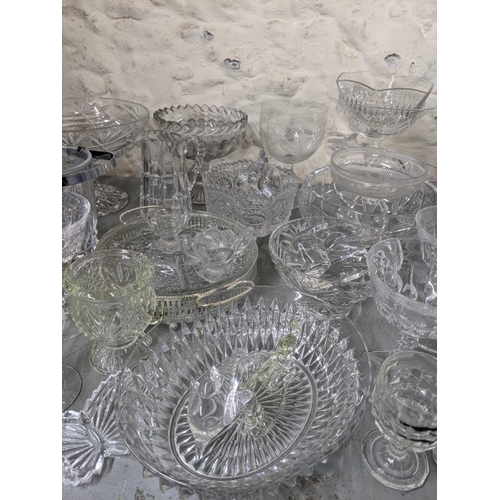 362 - A mixed lot of glassware to include a green glass apothecary bottle, decorative glass bowls, a sugar... 