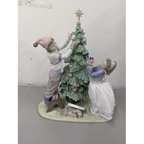 358 - A boxed Lladro 5897 porcelain figure group entitled 'Trimming The Tree' Location:A4M