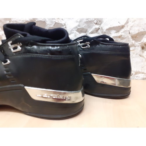 8 - Nike Air Jordan- A pair of 1990's XVII low trainers, serial number 020709, US size 8.5, Euro size 42... 