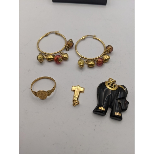 119 - Mixed jewellery to include a child's 18ct gold ring together with an 18ct gold pendant, weight of th... 