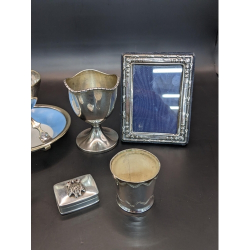 41 - Mixed silver and silver plate to include a miniature photograph frame, silver pill box decorated wit... 