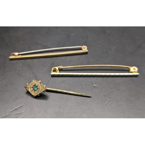 54 - A 9ct gold bar brooch and a 9ct gold necklace, total weight 3.4g together with two others
Location:C... 