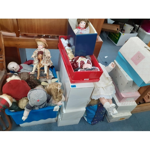 344 - A large quantity of late 20th century collectors dolls
Location: A3M