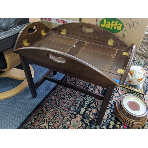 346 - A reproduction mahogany butlers tray topped coffee table with hinged sides and on square moulded sup... 