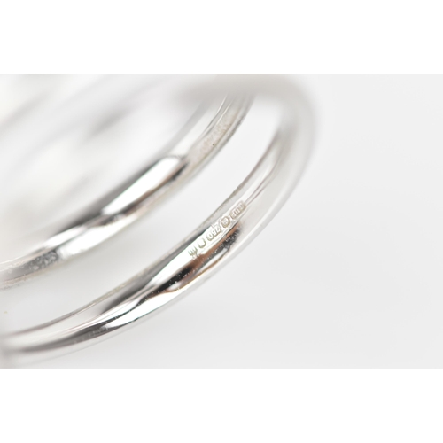 296 - Georg Jensen- An 18ct white gold and diamond 'magic' ring, designed by Regitze Overgaard, with a dia... 