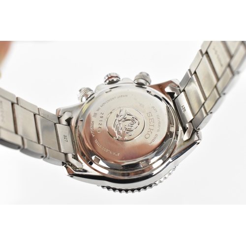 16 - A Seiko Solar chronograph, gents, stainless steel Air Diver's 200m wristwatch, circa 2016, serial nu... 