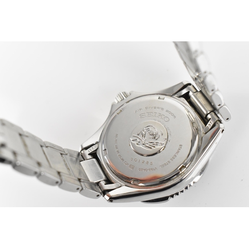 8 - A Seiko Solar Divers 200m, gents, stainless steel wristwatch, circa 2015, serial number 301285, havi... 