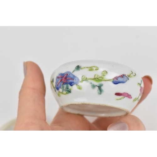 11 - A small collection of Chinese miniature porcelain, to include a Famille Verte set of nesting pots, t... 