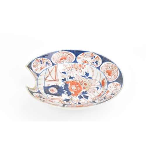 22 - A Chinese imari barber's bowl, 19th century, late Qing dynasty, decorated with gilt highlighted iron... 